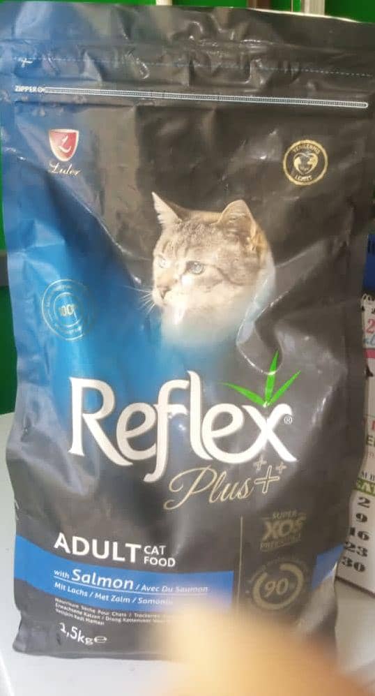 Reflex Dry cat food with a salmon  2.5kg Adult
